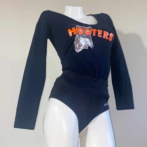 HOOTERS PRE-LOVED UNI - 2 TOPS BOOTIE SHORTS POUCH NAME TAG & NEW TAMARA TIGHTS - Picture 4 of 14